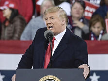 По данным СМИ, Трамп попросил губернатора Джорджии назначить проверку подписей бюллетеней, присланных по почте