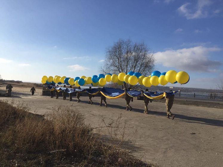 В сторону оккупированной Горловки запустили украинский флаг