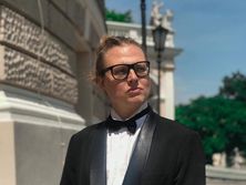 Режиссер Лавренчук: Телефонный разговор Образцовой с минкультом РФ был при мне. Поэтому я могу сделать выводы, как ее записали в ряды поддержавших аннексию. А Светличная – полная дура