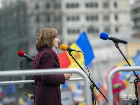 КС Молдовы приостановил действие закона, который может ограничить полномочия Санду