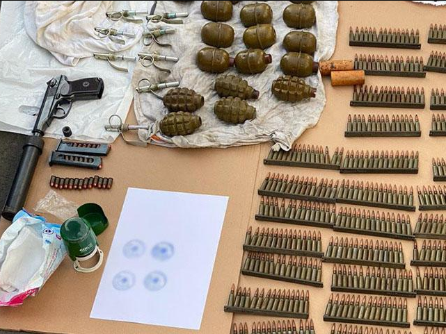 Полиция задержала группу военнослужащих ВСУ, которые торговали оружием из зоны ООС