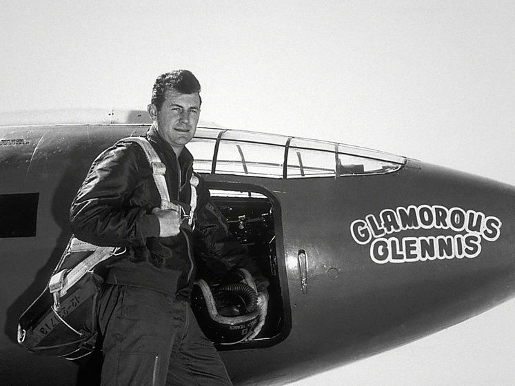 Умер американский пилот Чак Йегер. Он первым преодолел звуковой барьер