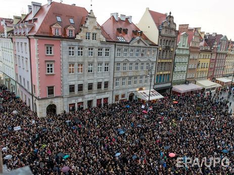 Министр науки Польши заявил, что полного запрета на аборты в стране не будет
