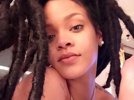 Рианна заплела дреды