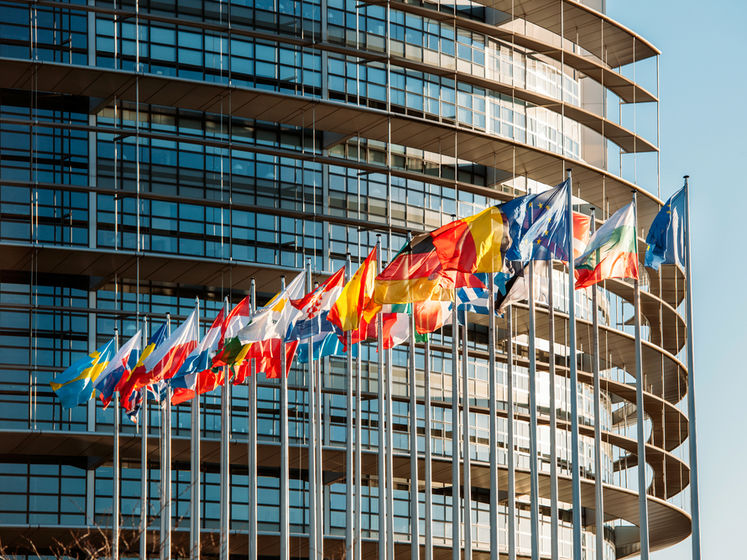 Євросоюз погодив річний бюджет і фінансовий пакет відновлення економіки після коронавірусу на €1,8 трлн
