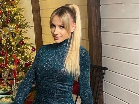 Никитюк в мини показала вид сзади