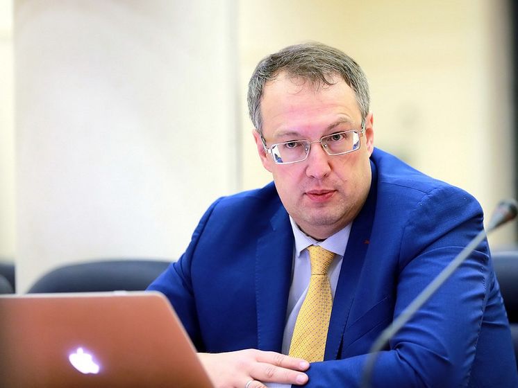 Геращенко предложил повысить зарплату следователям полиции