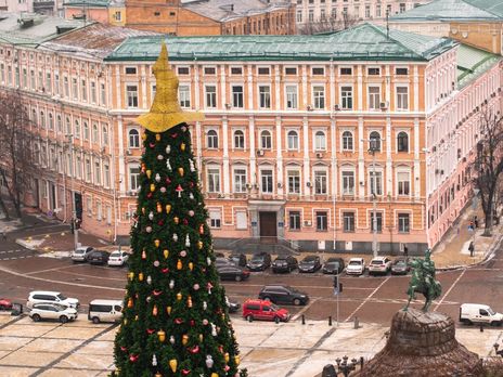 С главной елки Украины снимут шляпу. Ранее в ПЦУ заявляли, что такое украшение 