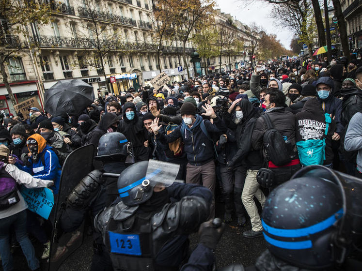 У Парижі під час акції протесту затримали 142 людей