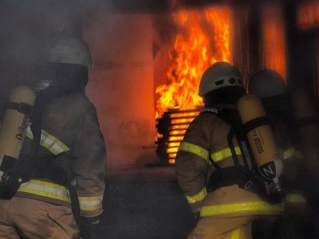 Поліцейські підозрюють чоловіка в підпалі відділення поліції у Львівській області