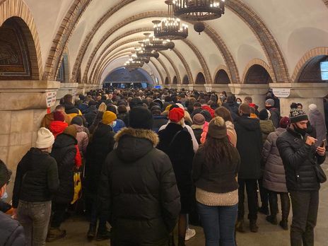 Центральні станції метро в Києві понад п'ять годин перевіряли на 