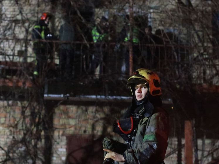 У Києві горіла адміністративна будівля, загинули люди