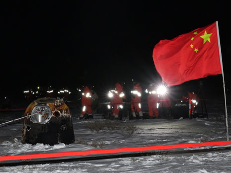 На Землю впервые за 44 года доставили лунный грунт