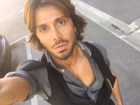 Муж Билык Ахмадов украсил собственное фото нимбом над головой