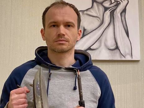 Глава Минюста Украины с паяльником и утюгом в руках поздравил госисполнителей с праздником