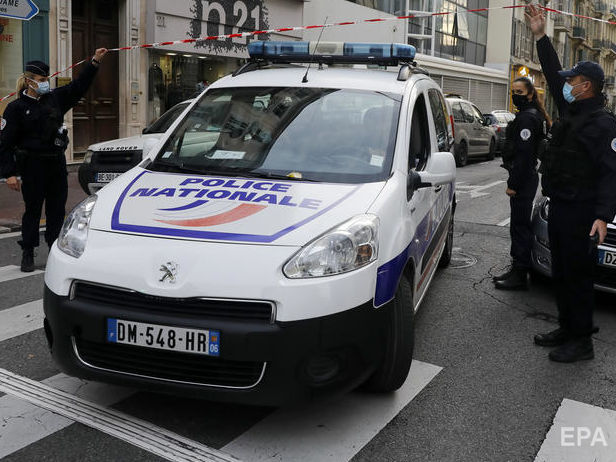 Во Франции мужчина захватил заложников. Два человека погибли, есть раненые