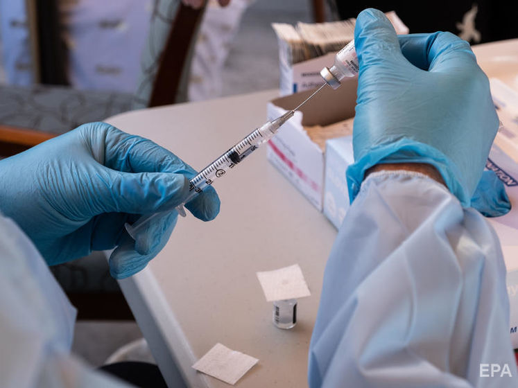 Україна зарезервувала вакцину проти коронавірусу для 2,1 млн населення – дані Bloomberg