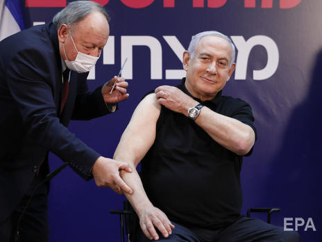 Нетаньяху першим в Ізраїлі вакцинувався проти COVID-19. Щеплення зробили в прямому ефірі