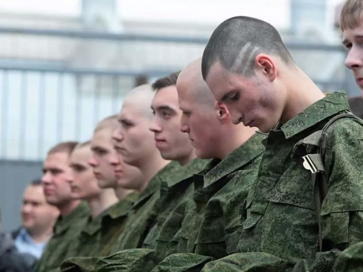 В окупованому Криму завели приблизно 150 справ за ухилення від служби в армії РФ – правозахисники