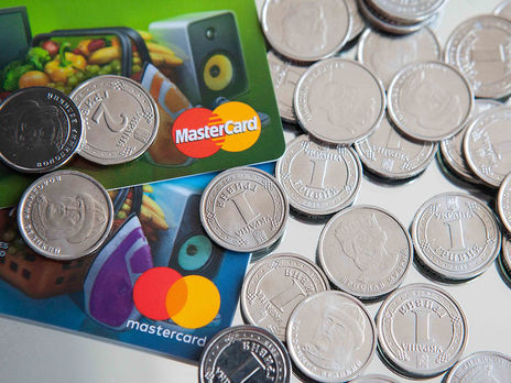 Гривна немного подешевела к доллару