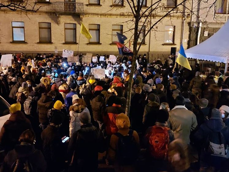 Под Офисом президента Украины прошел протест против назначения Шкарлета. Трансляция