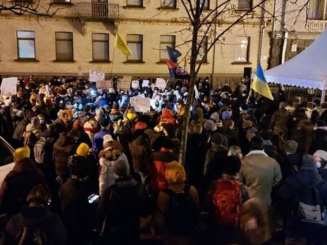 Под Офисом президента Украины прошел протест против назначения Шкарлета. Трансляция