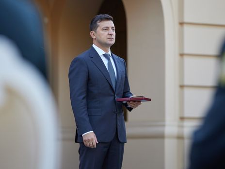 Подоляк: Зеленский вообще не бронзовеет. Это иной тип украинского политика