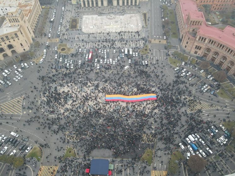 Страйк і сутички з поліцією. У Єревані вимагають відставки Пашиняна