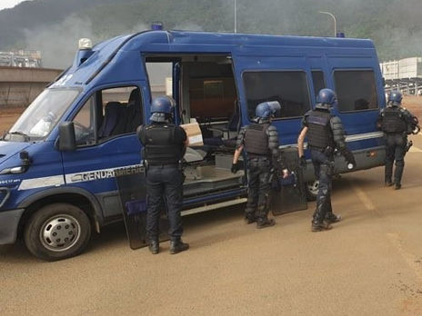 Во Франции застрелили трех полицейских, еще одного ранили