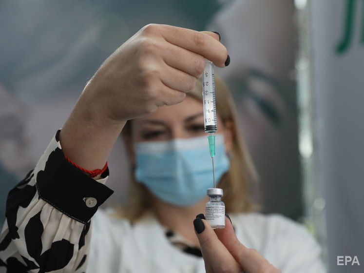 Щеплення проти коронавірусу у світі зробили понад 2,7 млн людей – Bloomberg