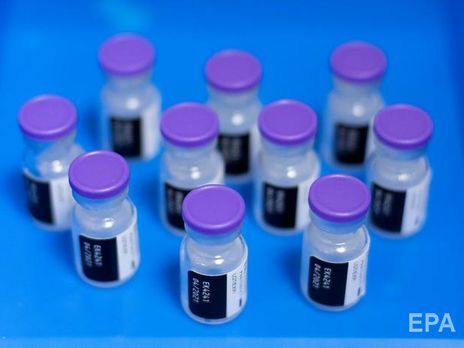 Зеленський заявив, що вакцинуватиметься проти коронавірусу власним коштом