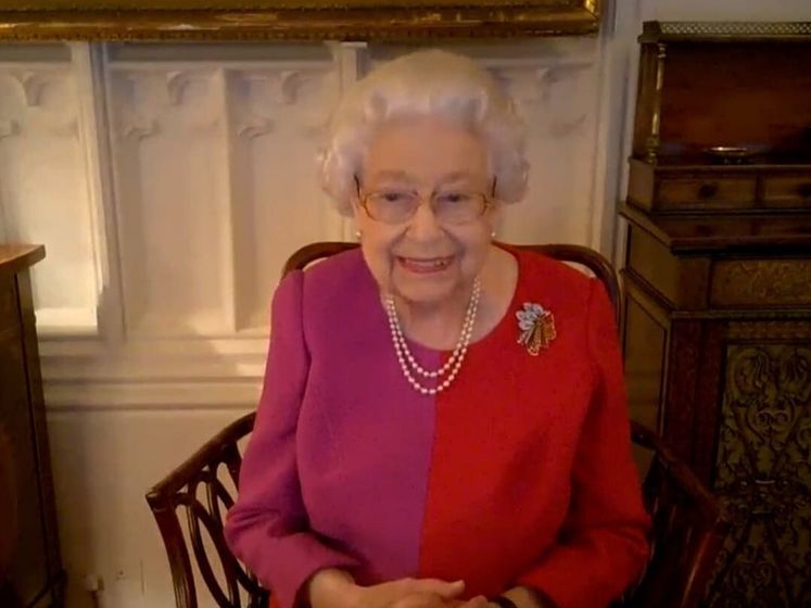 Британський телеканал створив фейкове різдвяне привітання від імені королеви Великобританії, змусивши її говорити не за протоколом. Відео