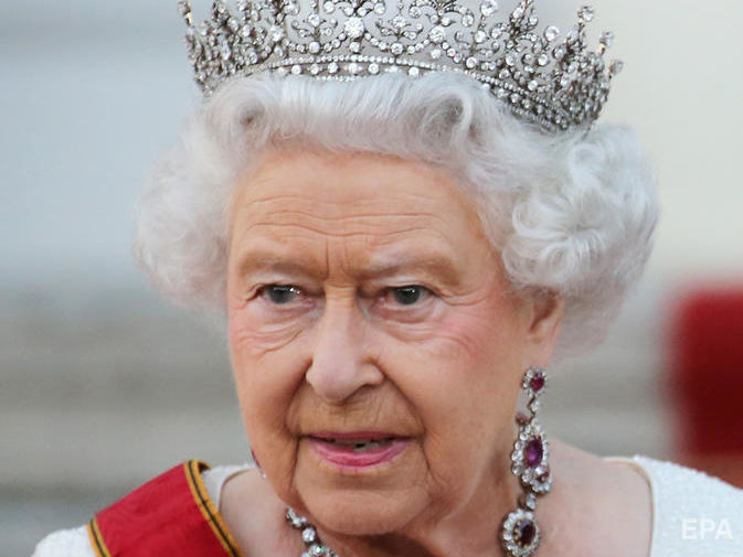 "Ви не самотні". Королева Великобританії Єлизавета II звернулася до нації на честь Різдва