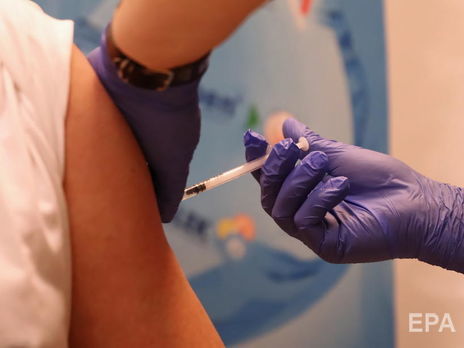 Робітники з України або інших країн зможуть вакцинуватися проти коронавірусу в Польщі безоплатно – уряд