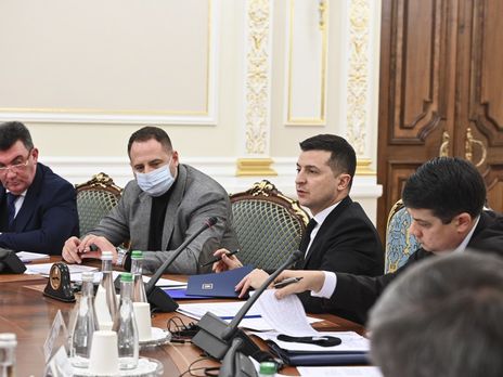 Зеленский (второй справа) отстранил Тупицкого от должности на два месяца