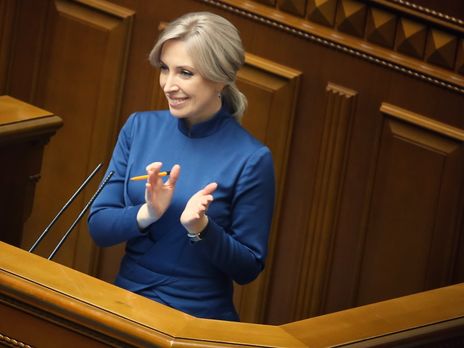 Верещук устроила в тире стрельбу по мишеням. Видео