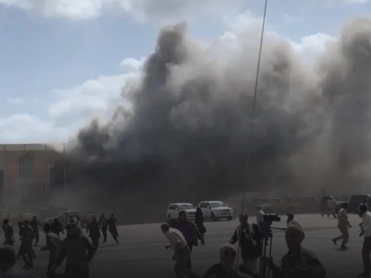 В аэропорту Йемена прогремел взрыв в момент прибытия нового правительства. Сообщается о нескольких погибших
