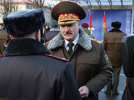 Лукашенко про протестувальників: Ми вже бачили таких у німецькій кінохроніці, тих, хто захоплено марширує із БЧБ-прапорами і портретами фюрера