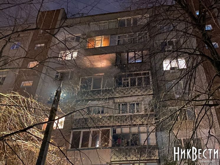 В Николаеве фейерверк залетел на балкон многоэтажки, загорелось две квартиры