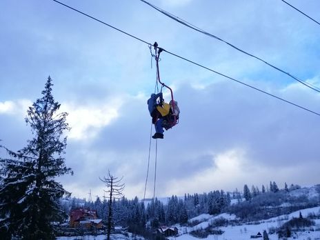 Застряли 74 человека. На горнолыжном курорте во Львовской области сломался подъемник