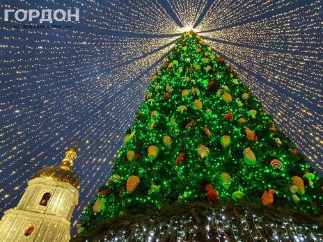 На Софийской площади установлена главная новогодняя елка страны