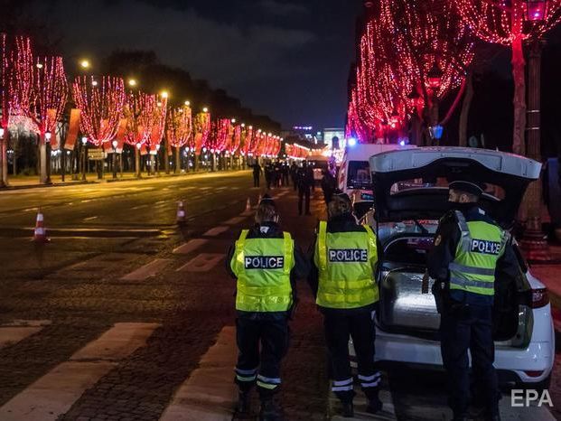 У Франції під час спроби розігнати нелегальну новорічну вечірку постраждали поліцейські