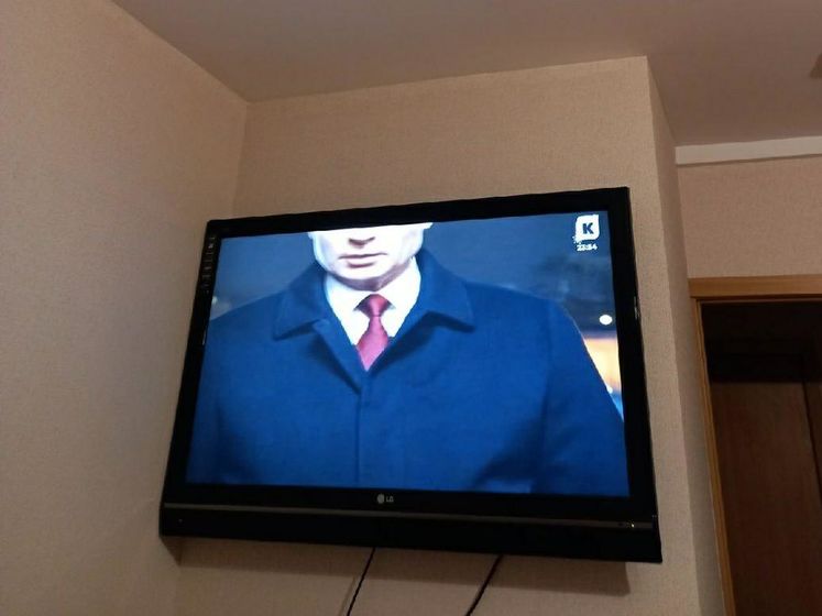 Російський телеканал показав новорічне звернення з обрізаним Путіним. Головна редакторка заявила, що всіх винних покарають