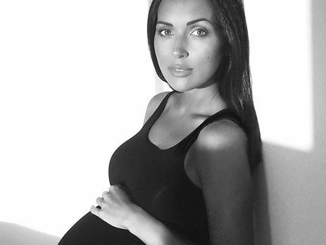 Алсу поделилась собственным снимком впервые после родов