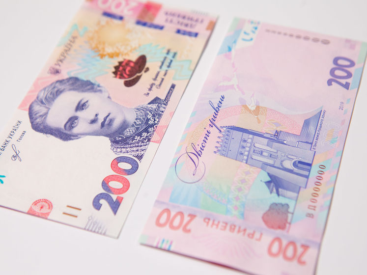 Гривна подешевела к основным валютам 5 января