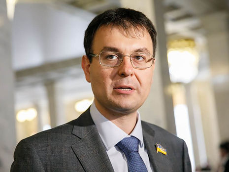 Гетманцев: Непорядно вирішувати питання коштом учителів, медиків та пенсіонерів. Адже це їхнім коштом весь ваш банкет у 