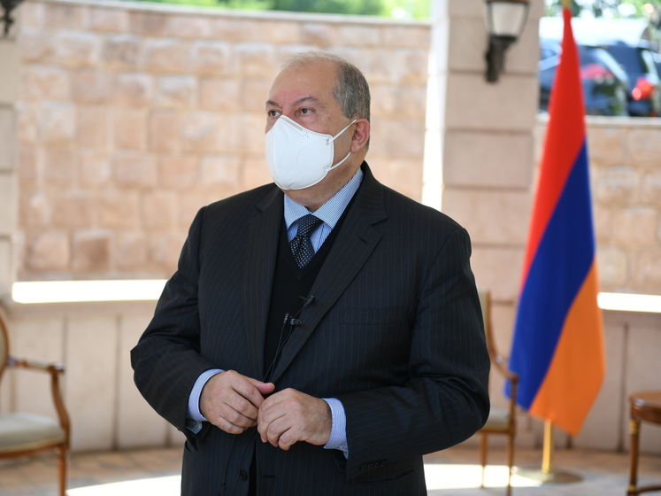 Президент Вірменії захворів у Лондоні на COVID-19