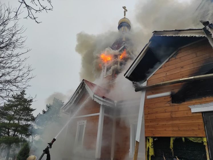 Уранці на Різдво в Кіровоградській області загорілася церква
