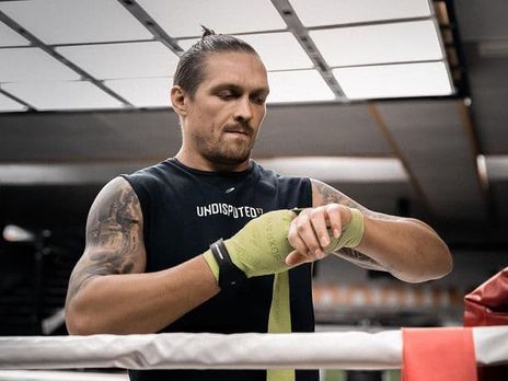 Усик поздравил православных с Рождеством в одежде священника