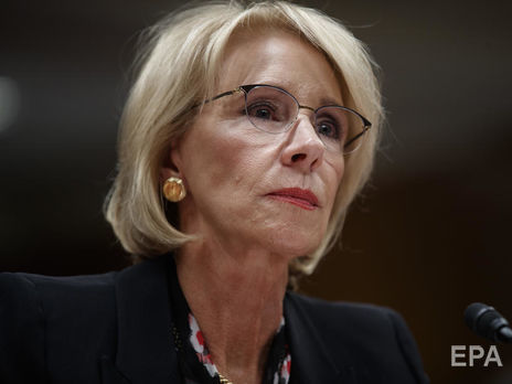 У США двоє міністрів пішли у відставку після заворушень у Капітолії